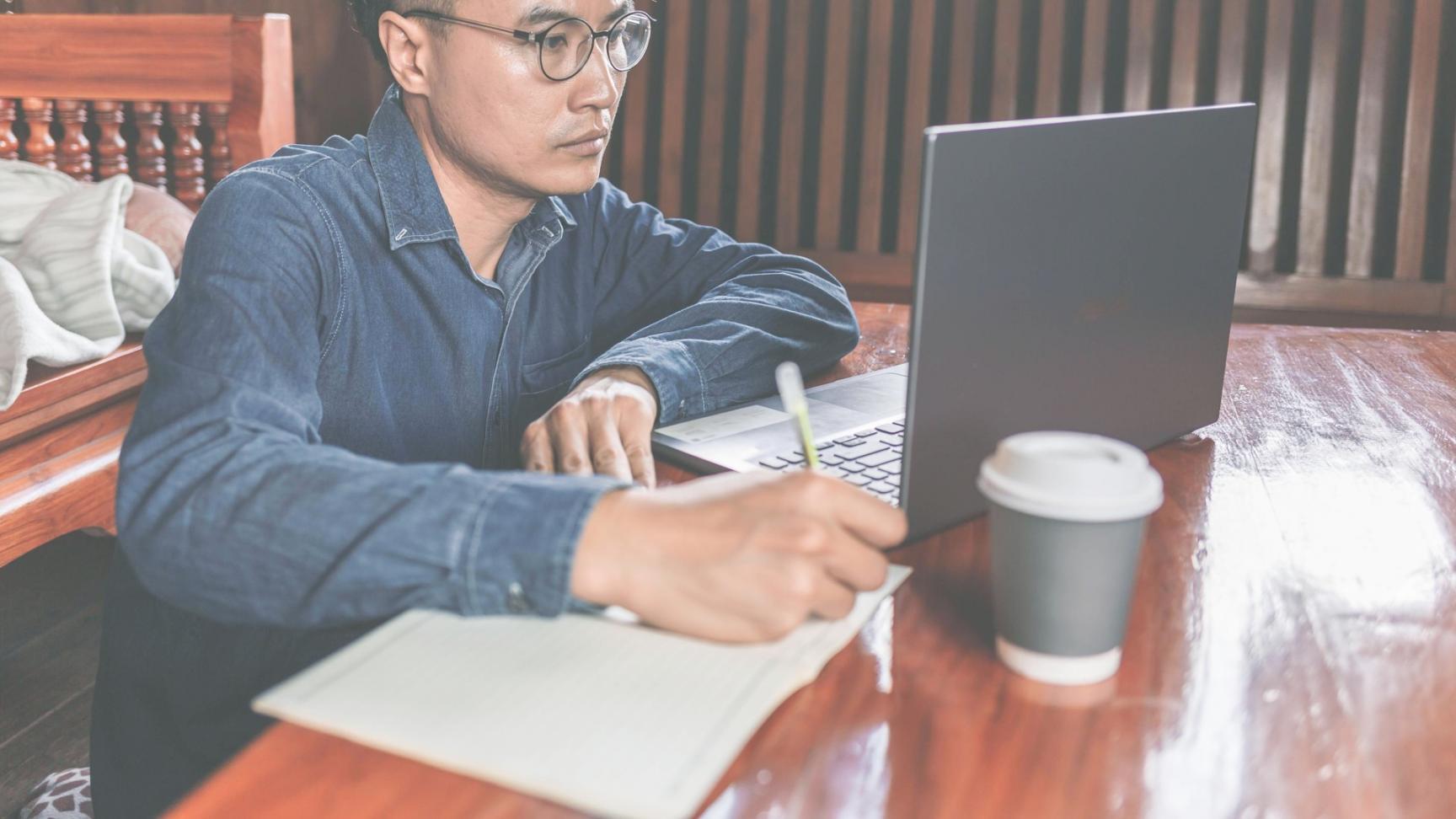 Análisis de datos financieros y herramientas de seguimiento